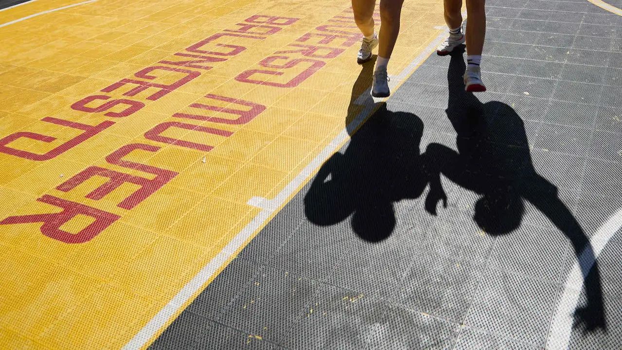 Circuito 3x3 CaixaBank de baloncesto en la Plaza del Castillo de Pamplona. IÑIGO ALZUGARAY