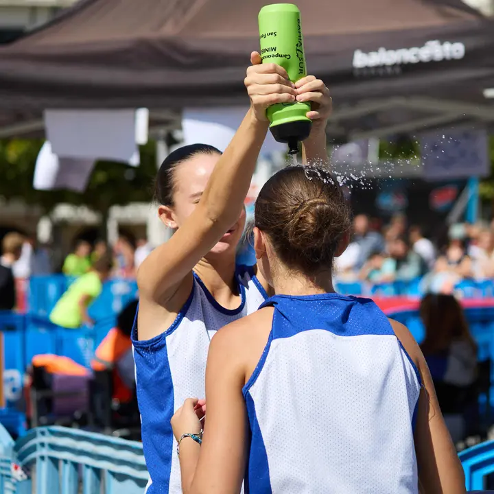 Circuito 3x3 CaixaBank de baloncesto en la Plaza del Castillo de Pamplona. IÑIGO ALZUGARAY