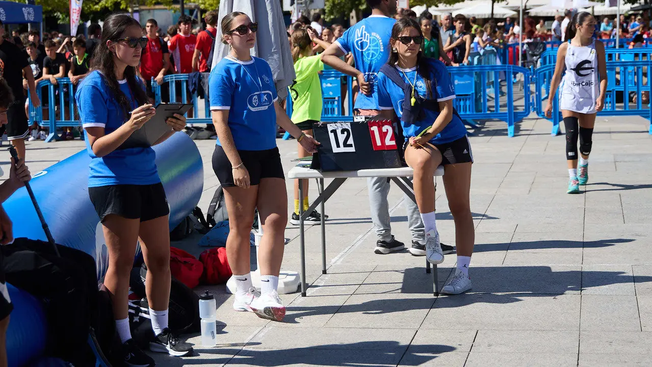 Circuito 3x3 CaixaBank de baloncesto en la Plaza del Castillo de Pamplona. IÑIGO ALZUGARAY