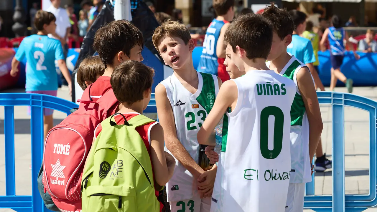 Circuito 3x3 CaixaBank de baloncesto en la Plaza del Castillo de Pamplona. IÑIGO ALZUGARAY