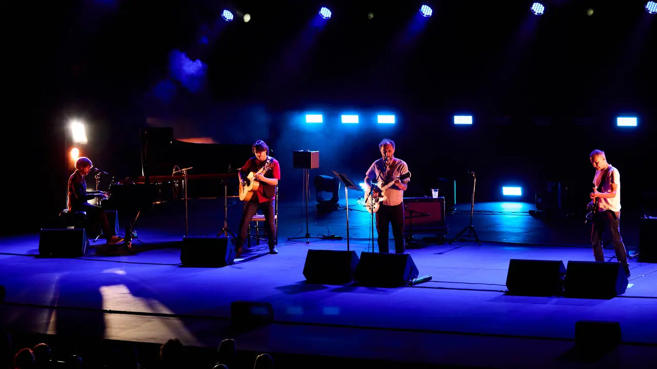 Concierto Esencial de Los Planetas en el auditorio Baluarte de Pamplona durante de la XII edición del festival Flamenco On Fire. IÑIGO ALZUGARAY