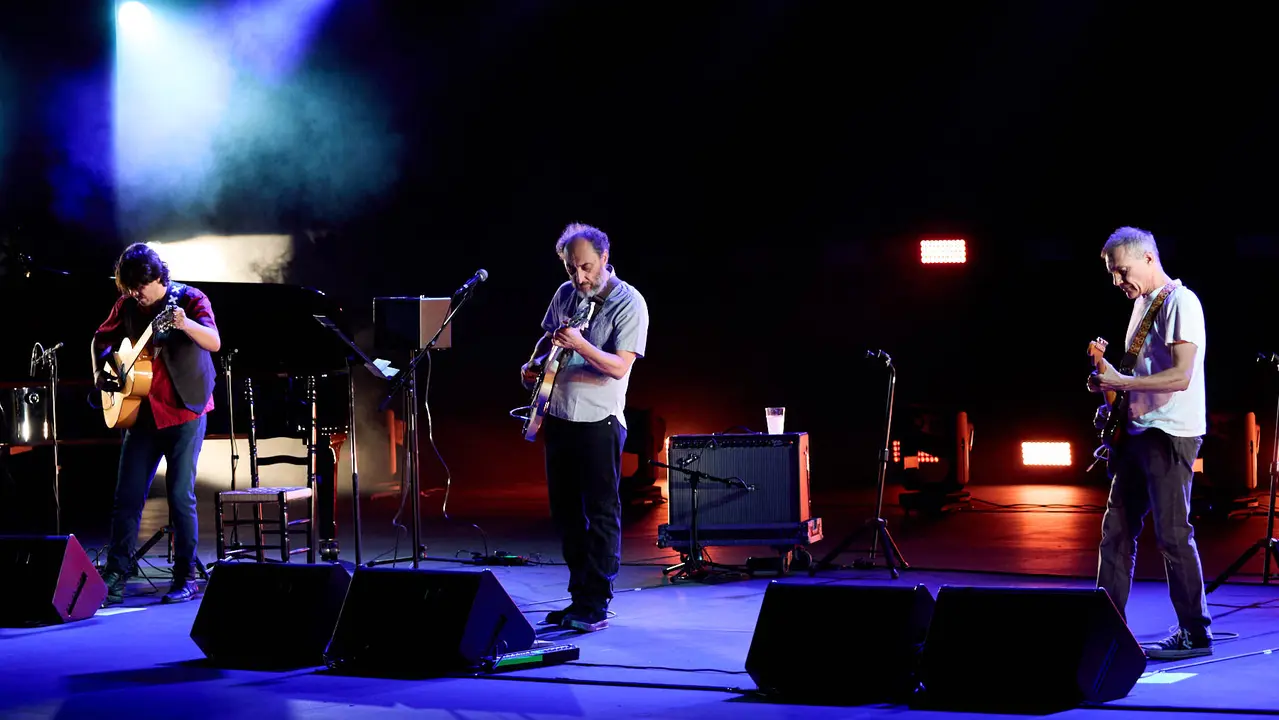 Concierto Esencial de Los Planetas en el auditorio Baluarte de Pamplona durante de la XII edición del festival Flamenco On Fire. IÑIGO ALZUGARAY