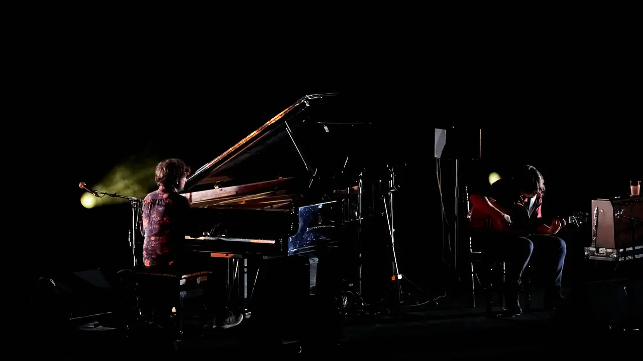 Concierto Esencial de Los Planetas en el auditorio Baluarte de Pamplona durante de la XII edición del festival Flamenco On Fire. IÑIGO ALZUGARAY