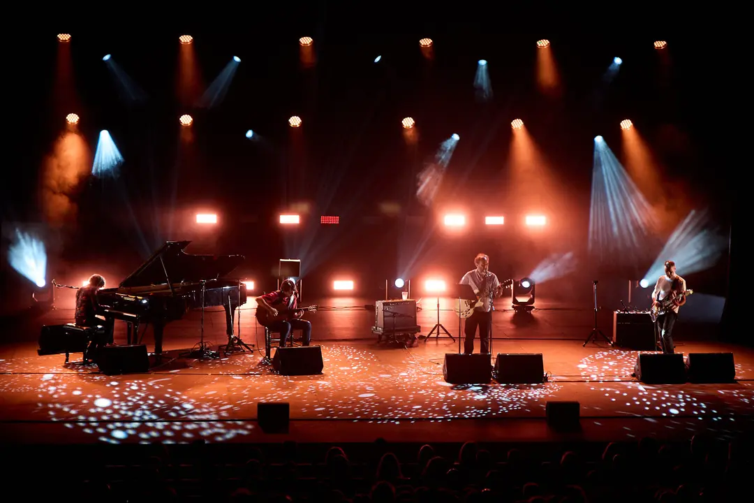 Concierto Esencial de Los Planetas en el auditorio Baluarte de Pamplona durante de la XII edición del festival Flamenco On Fire. IÑIGO ALZUGARAY
