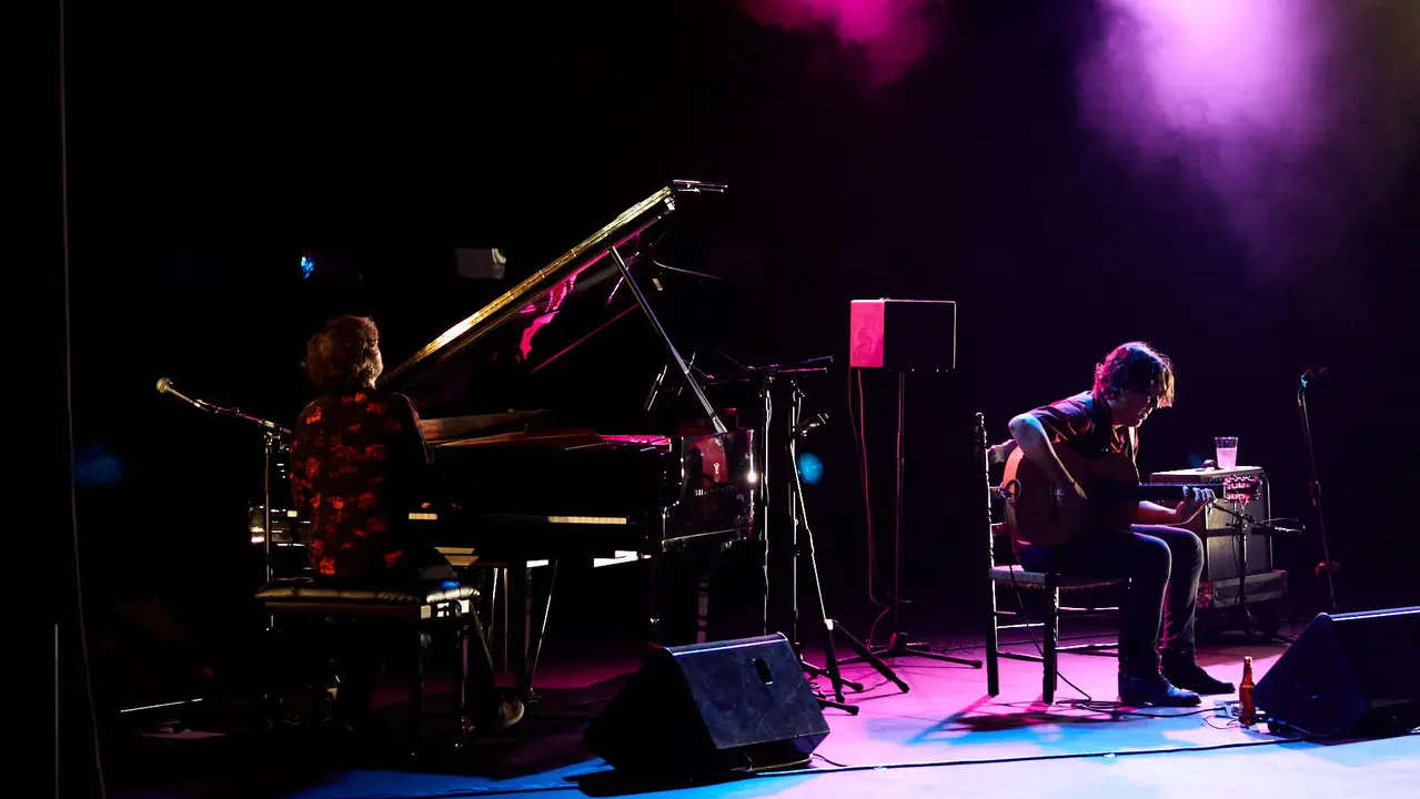 Concierto Esencial de Los Planetas en el auditorio Baluarte de Pamplona durante de la XII edición del festival Flamenco On Fire. IÑIGO ALZUGARAY