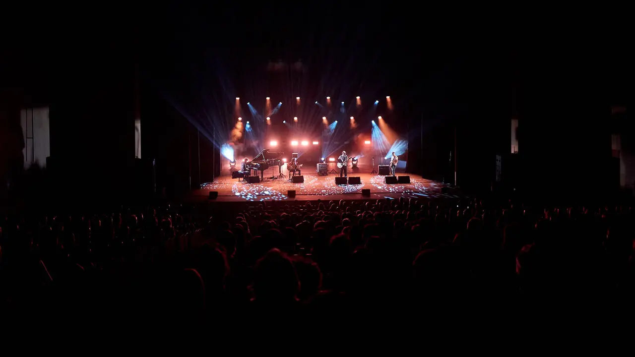 Concierto Esencial de Los Planetas en el auditorio Baluarte de Pamplona durante de la XII edición del festival Flamenco On Fire. IÑIGO ALZUGARAY