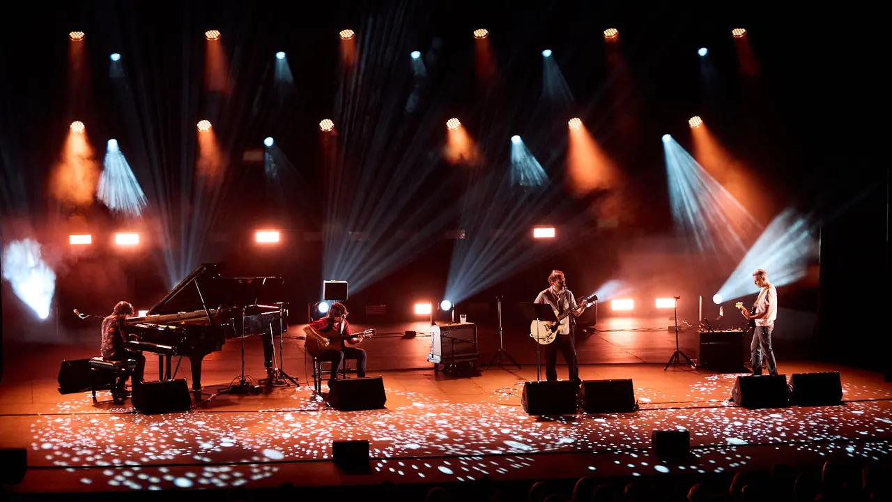 Concierto Esencial de Los Planetas en el auditorio Baluarte de Pamplona durante de la XII edición del festival Flamenco On Fire. IÑIGO ALZUGARAY