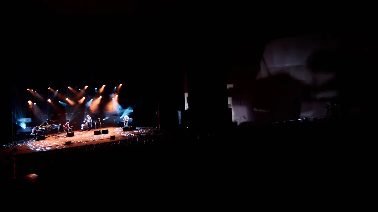 Concierto Esencial de Los Planetas en el auditorio Baluarte de Pamplona durante de la XII edición del festival Flamenco On Fire. IÑIGO ALZUGARAY