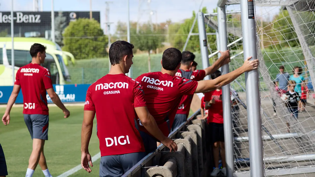 Entrenamiento de Osasuna en las instalaciones de Tajonar. IÑIGO ALZUGARAY