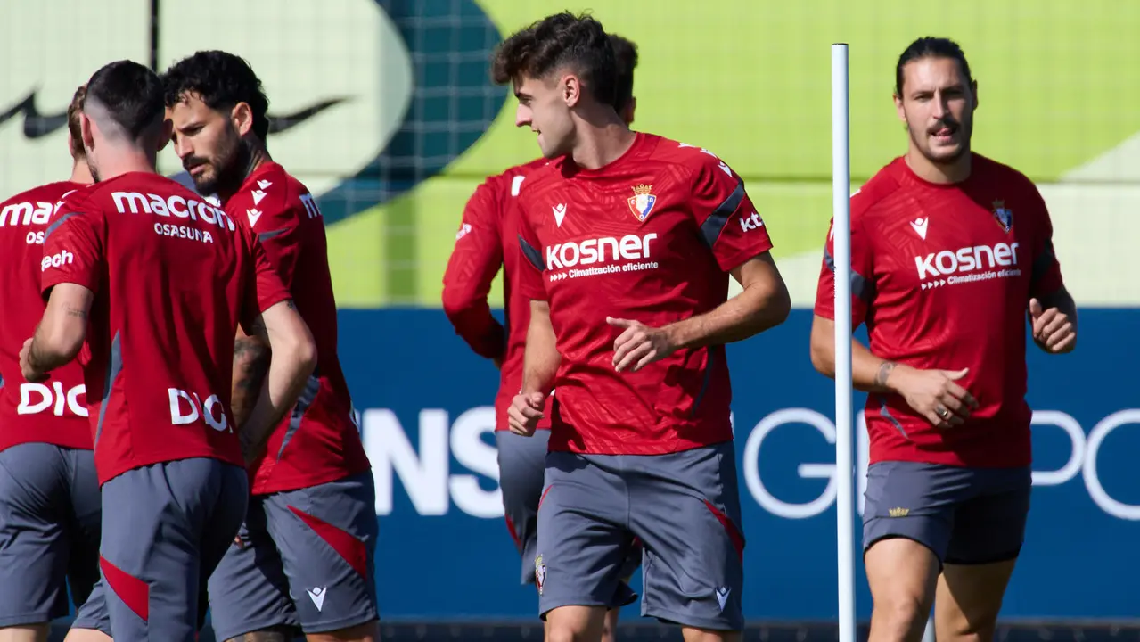 Entrenamiento de Osasuna en las instalaciones de Tajonar. IÑIGO ALZUGARAY