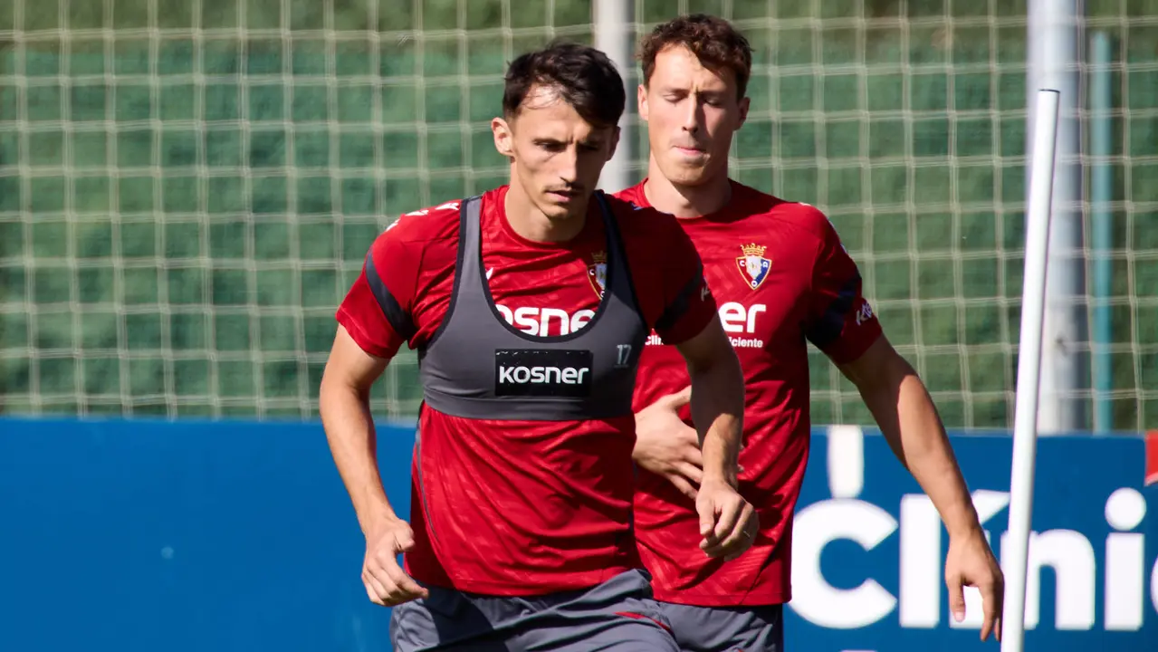 Entrenamiento de Osasuna en las instalaciones de Tajonar. IÑIGO ALZUGARAY