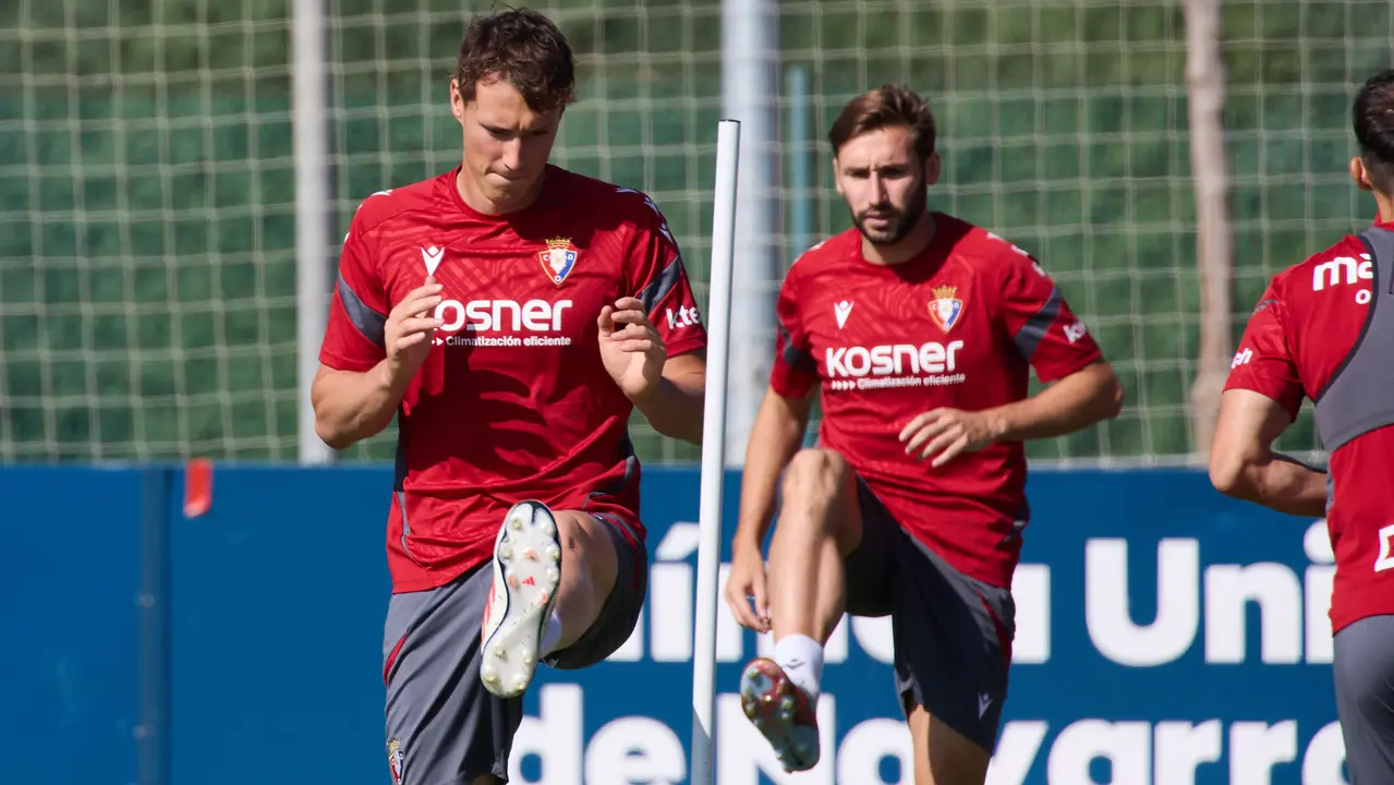 Entrenamiento de Osasuna en las instalaciones de Tajonar. IÑIGO ALZUGARAY