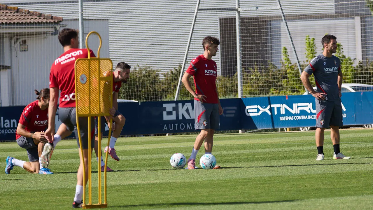 Entrenamiento de Osasuna en las instalaciones de Tajonar. IÑIGO ALZUGARAY