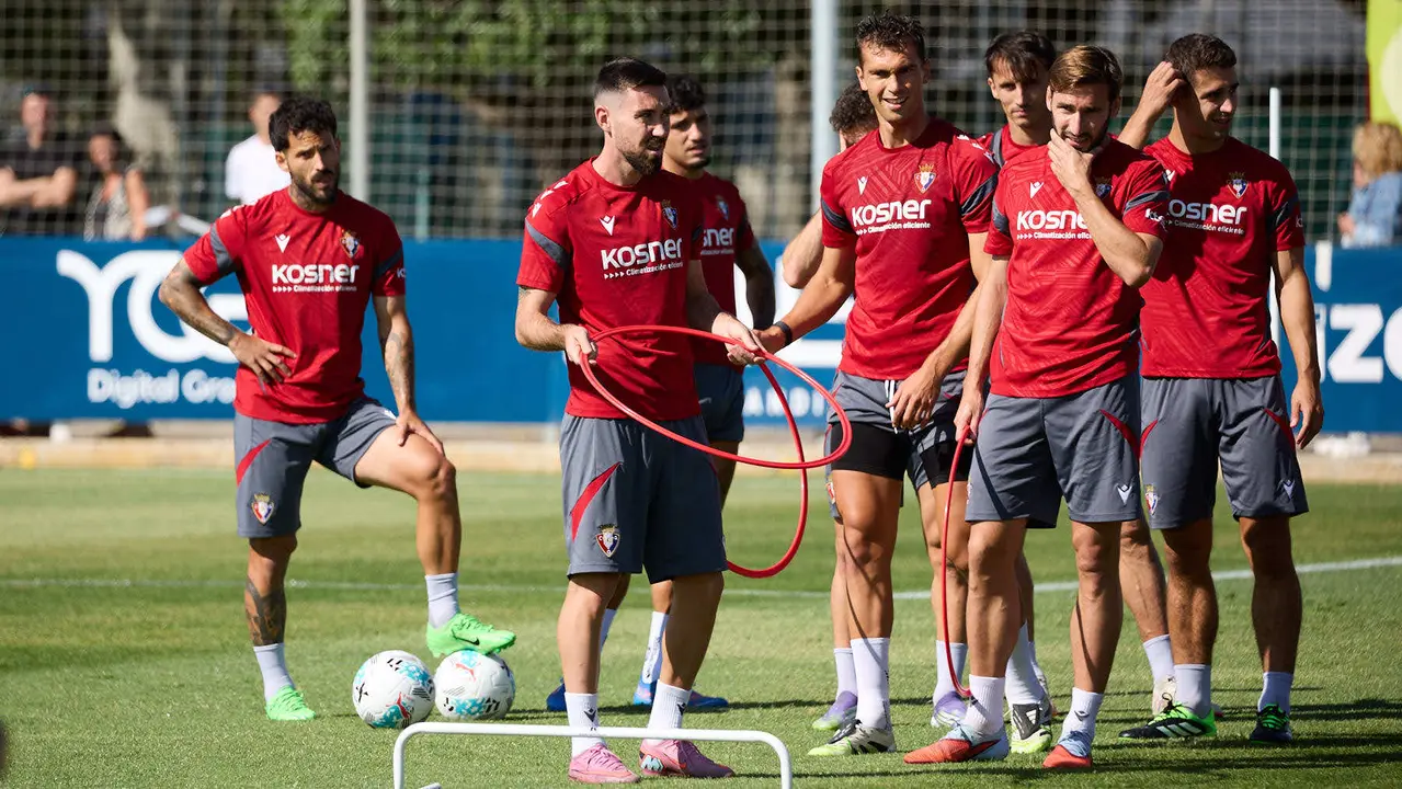 Entrenamiento de Osasuna en las instalaciones de Tajonar. IÑIGO ALZUGARAY
