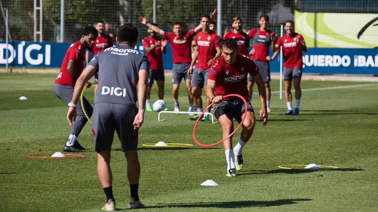 Entrenamiento de Osasuna en las instalaciones de Tajonar. IÑIGO ALZUGARAY