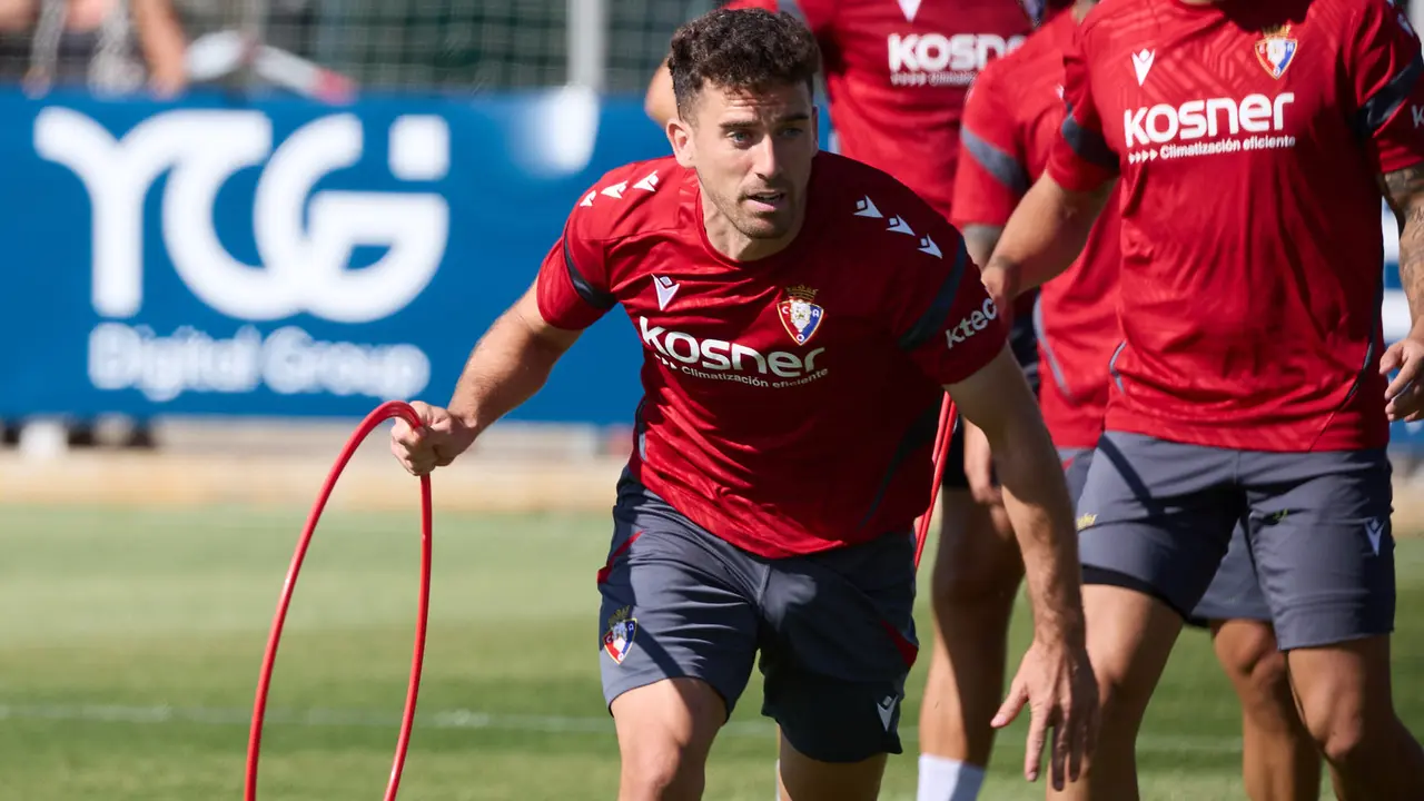 Entrenamiento de Osasuna en las instalaciones de Tajonar. IÑIGO ALZUGARAY