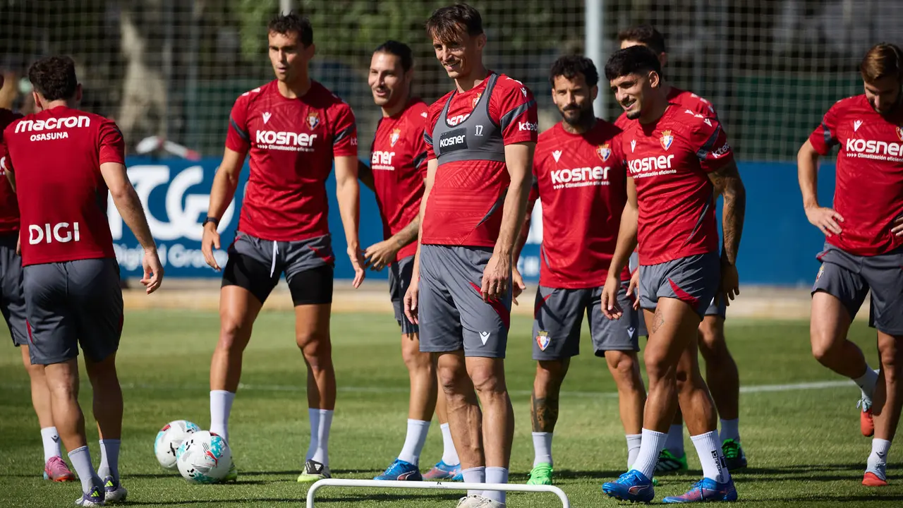 Entrenamiento de Osasuna en las instalaciones de Tajonar. IÑIGO ALZUGARAY