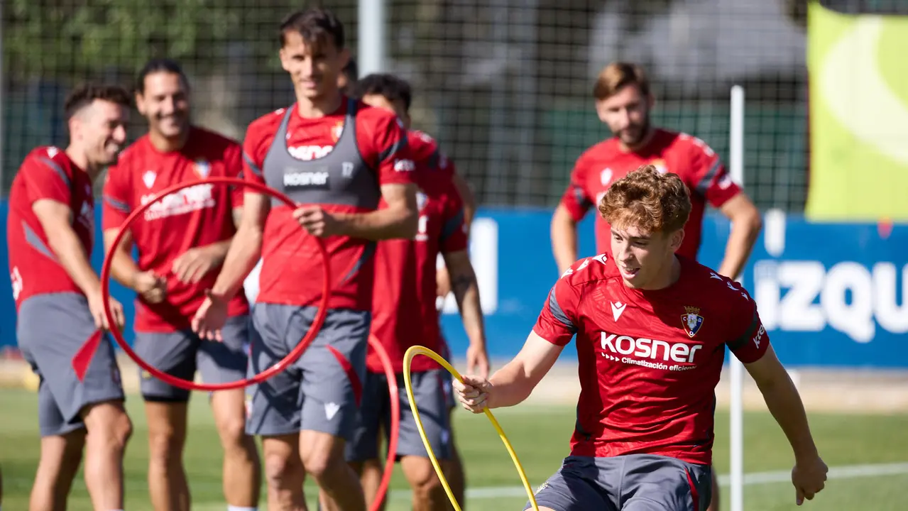 Entrenamiento de Osasuna en las instalaciones de Tajonar. IÑIGO ALZUGARAY