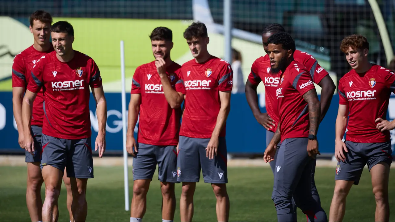 Entrenamiento de Osasuna en las instalaciones de Tajonar. IÑIGO ALZUGARAY