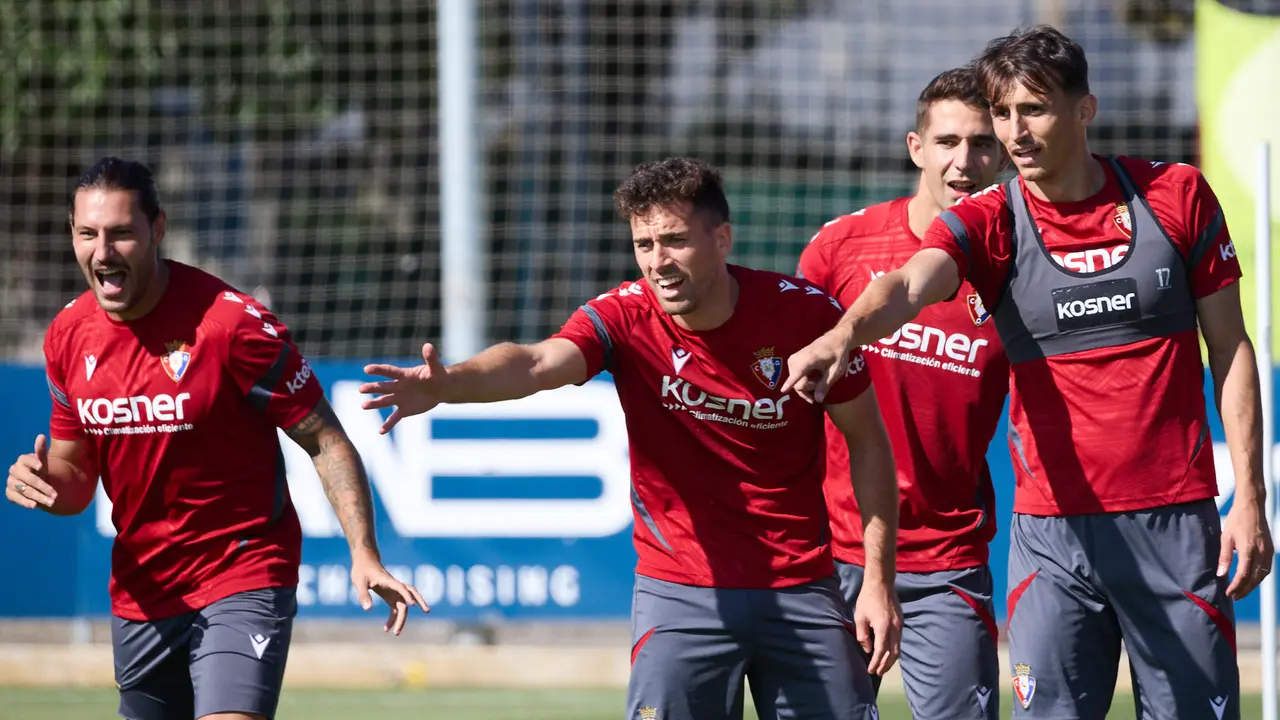 Entrenamiento de Osasuna en las instalaciones de Tajonar. IÑIGO ALZUGARAY