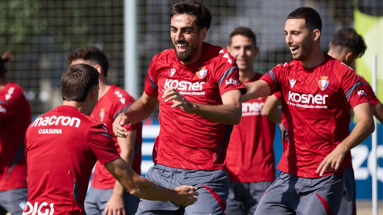 Entrenamiento de Osasuna en las instalaciones de Tajonar. IÑIGO ALZUGARAY