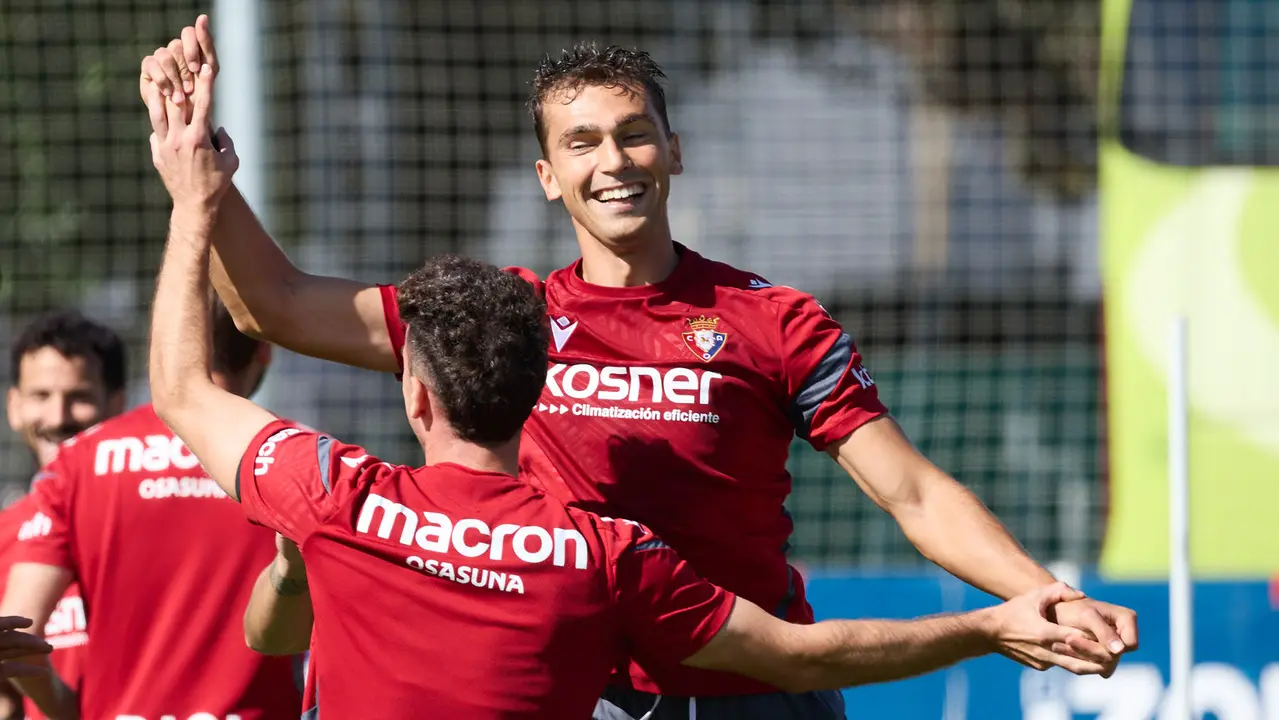 Entrenamiento de Osasuna en las instalaciones de Tajonar. IÑIGO ALZUGARAY