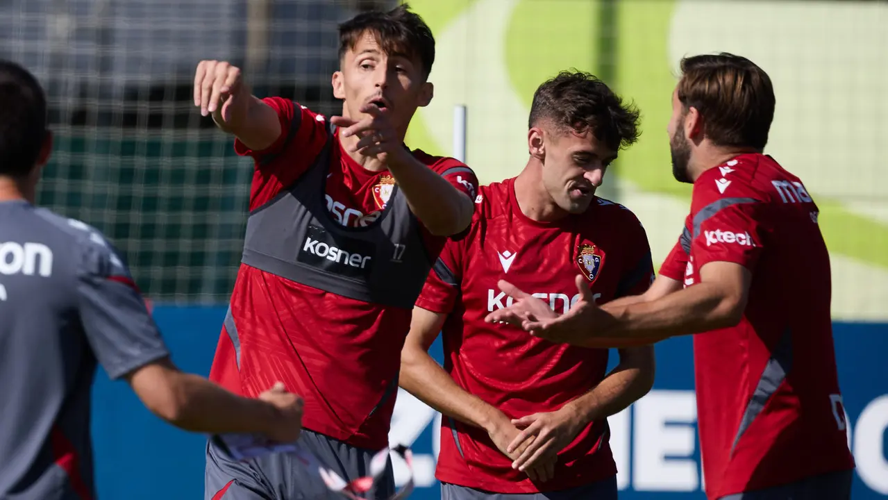 Entrenamiento de Osasuna en las instalaciones de Tajonar. IÑIGO ALZUGARAY