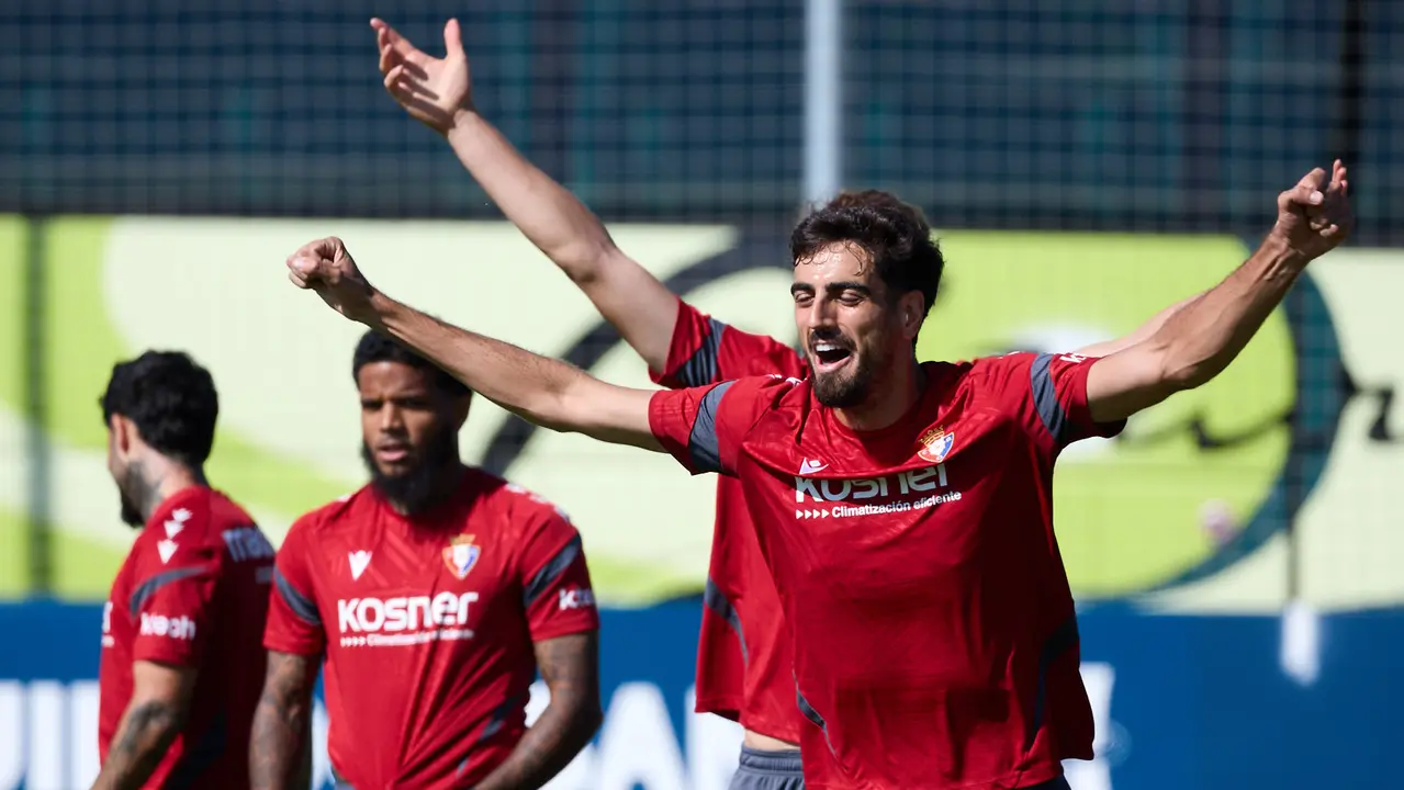 Entrenamiento de Osasuna en las instalaciones de Tajonar. IÑIGO ALZUGARAY