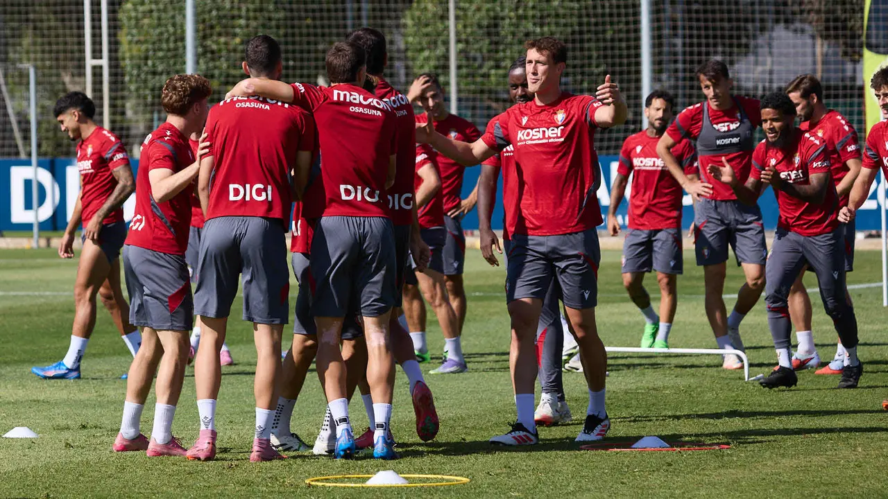 Entrenamiento de Osasuna en las instalaciones de Tajonar. IÑIGO ALZUGARAY