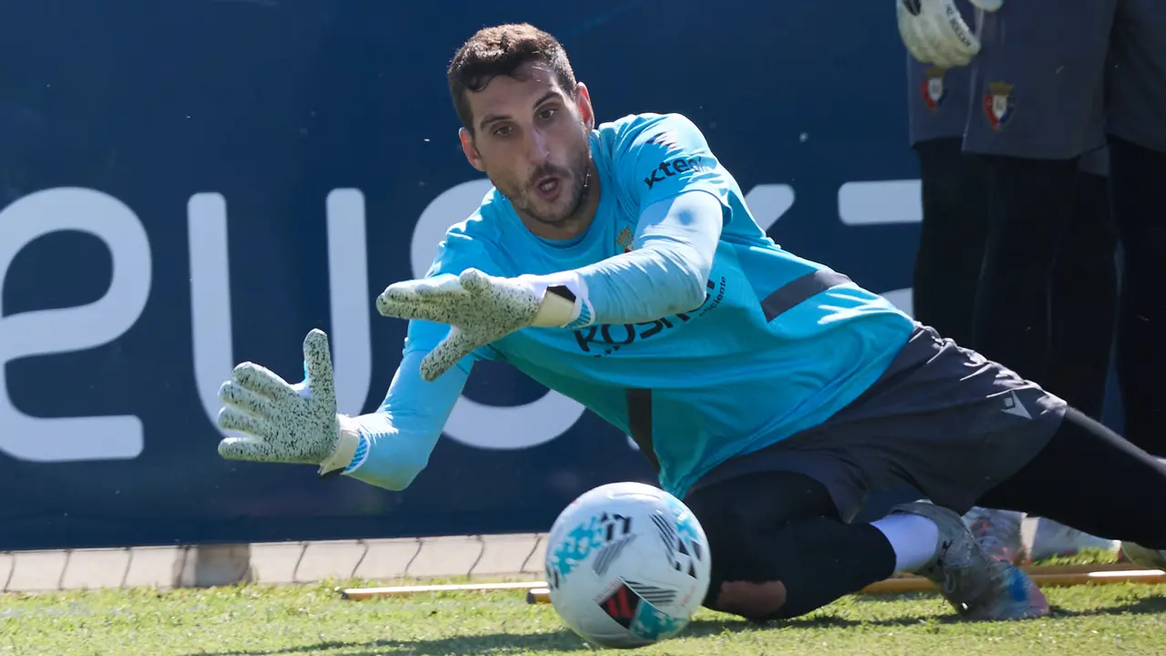 Entrenamiento de Osasuna en las instalaciones de Tajonar. IÑIGO ALZUGARAY