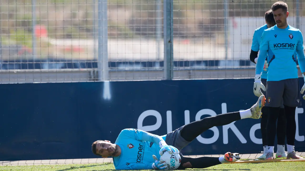 Entrenamiento de Osasuna en las instalaciones de Tajonar. IÑIGO ALZUGARAY