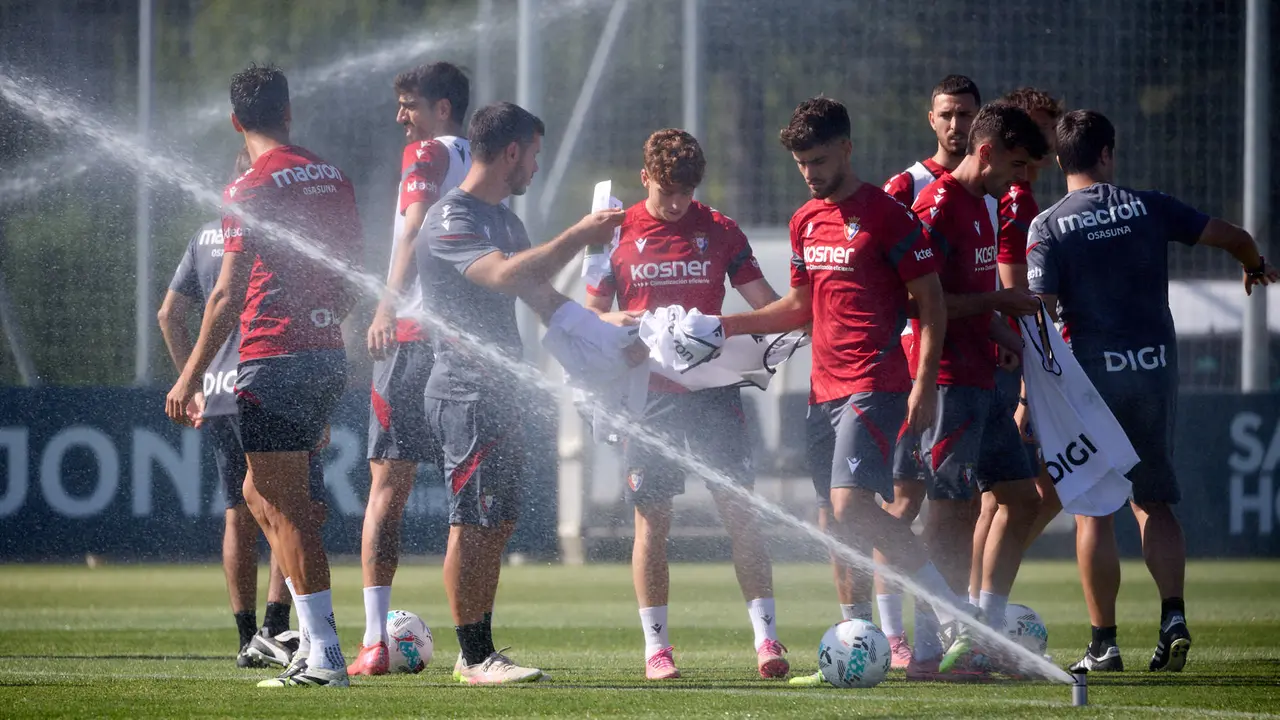 Entrenamiento de Osasuna en las instalaciones de Tajonar. IÑIGO ALZUGARAY