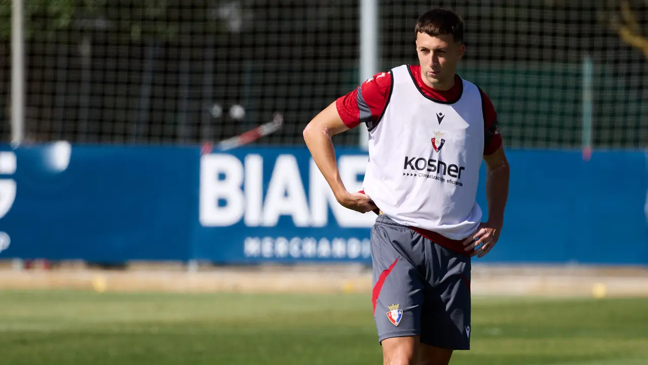 Entrenamiento de Osasuna en las instalaciones de Tajonar. IÑIGO ALZUGARAY