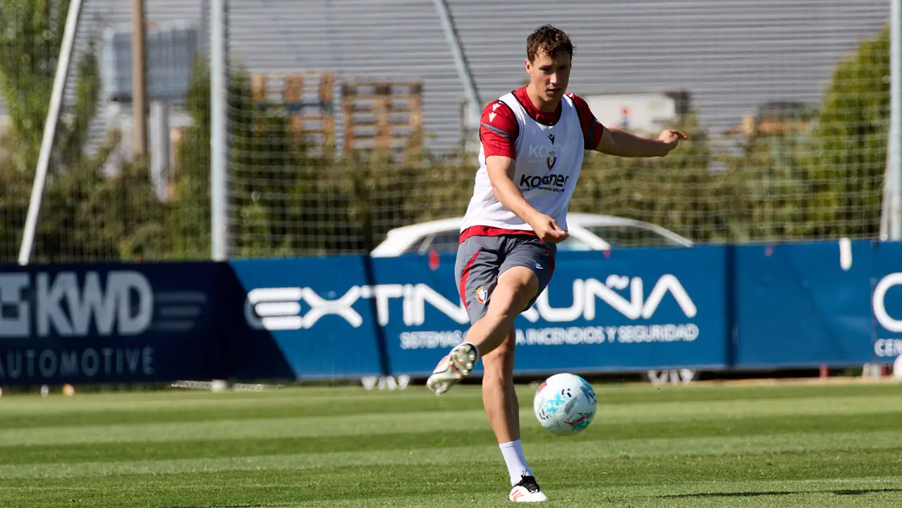 Entrenamiento de Osasuna en las instalaciones de Tajonar. IÑIGO ALZUGARAY