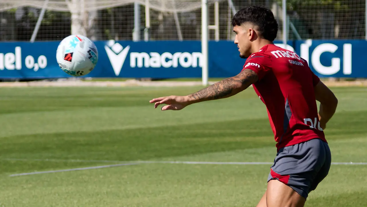 Entrenamiento de Osasuna en las instalaciones de Tajonar. IÑIGO ALZUGARAY