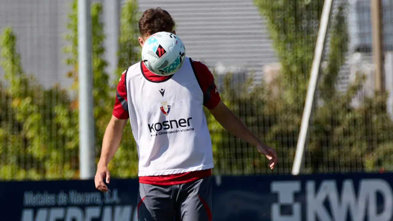 Entrenamiento de Osasuna en las instalaciones de Tajonar. IÑIGO ALZUGARAY