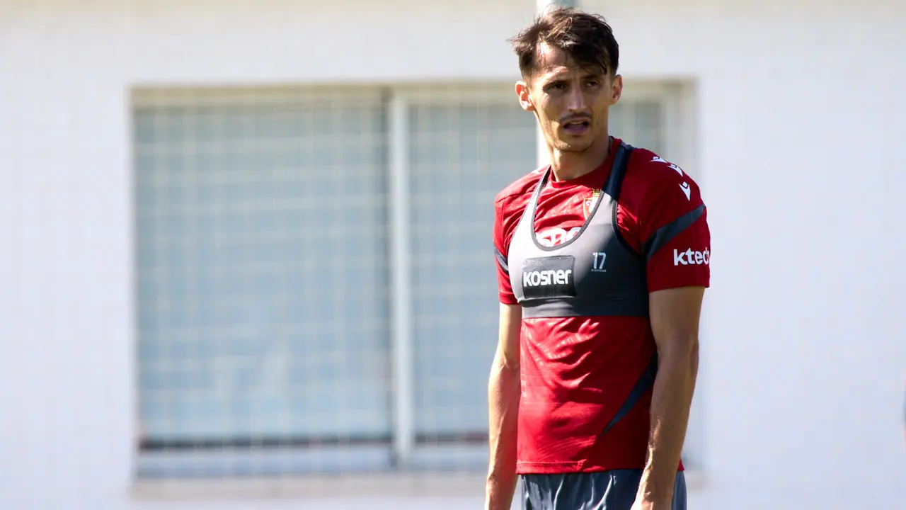 Entrenamiento de Osasuna en las instalaciones de Tajonar. IÑIGO ALZUGARAY