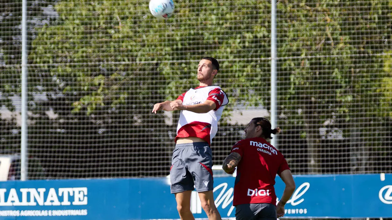 Entrenamiento de Osasuna en las instalaciones de Tajonar. IÑIGO ALZUGARAY