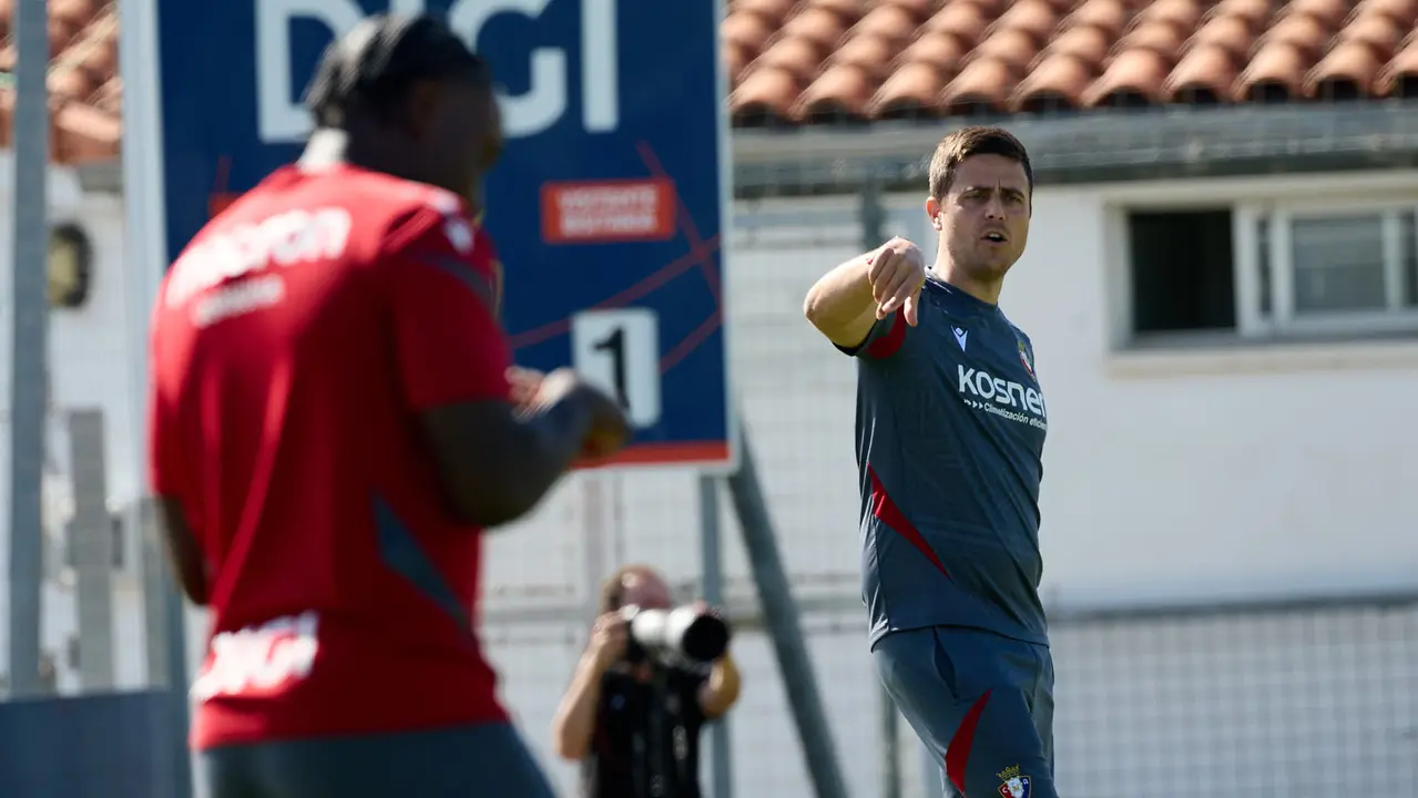 Entrenamiento de Osasuna en las instalaciones de Tajonar. IÑIGO ALZUGARAY
