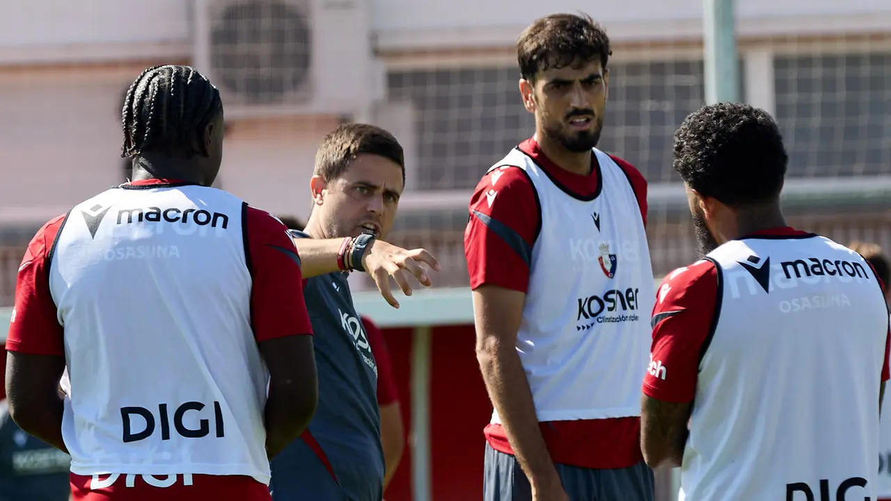 Entrenamiento de Osasuna en las instalaciones de Tajonar. IÑIGO ALZUGARAY