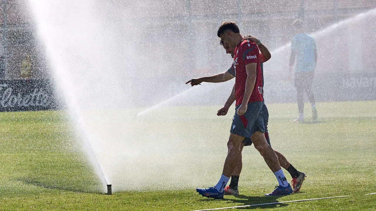 Entrenamiento de Osasuna en las instalaciones de Tajonar. IÑIGO ALZUGARAY