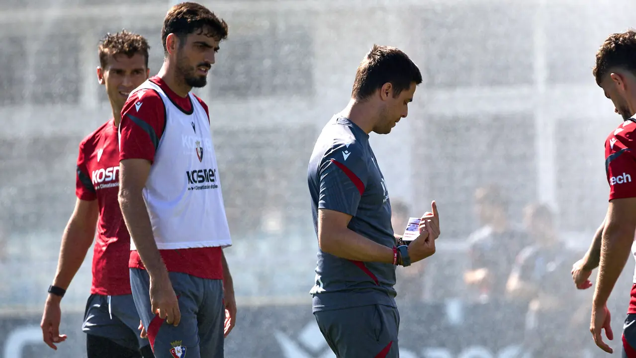 Entrenamiento de Osasuna en las instalaciones de Tajonar. IÑIGO ALZUGARAY