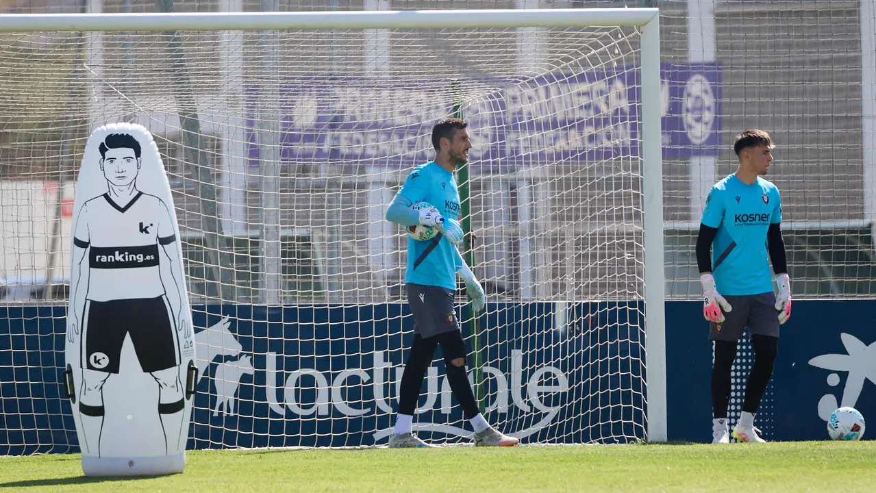 Entrenamiento de Osasuna en las instalaciones de Tajonar. IÑIGO ALZUGARAY