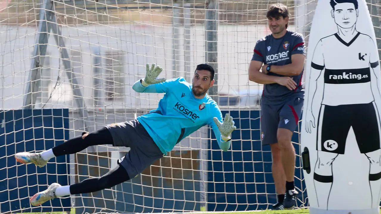 Entrenamiento de Osasuna en las instalaciones de Tajonar. IÑIGO ALZUGARAY