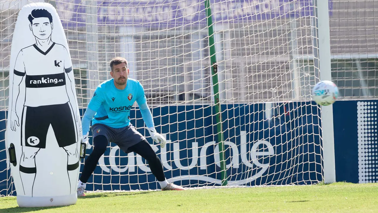 Entrenamiento de Osasuna en las instalaciones de Tajonar. IÑIGO ALZUGARAY
