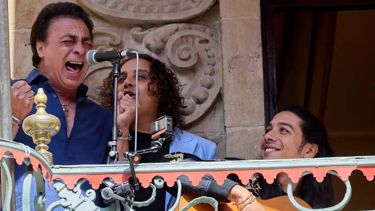 Actuación de Tomatito en el balcón del Ayuntamiento de Pamplona dentro del ciclo Calles, Balcones et Patios de la XII edición del festival Flamenco On Fire. IÑIGO ALZUGARAY
