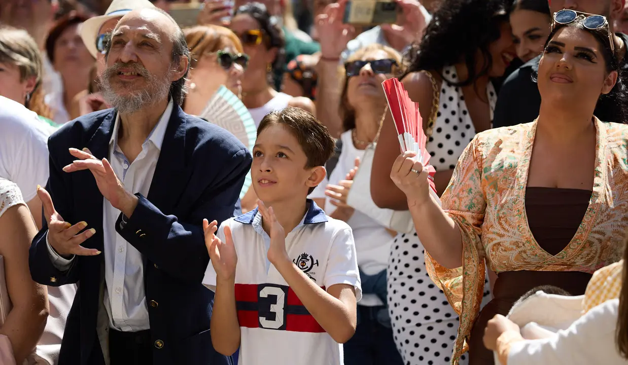 Actuación de Tomatito en el balcón del Ayuntamiento de Pamplona dentro del ciclo Calles, Balcones et Patios de la XII edición del festival Flamenco On Fire. IÑIGO ALZUGARAY