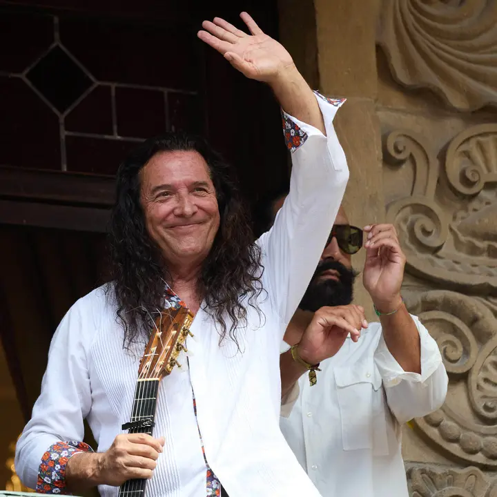 Actuación de Tomatito en el balcón del Ayuntamiento de Pamplona dentro del ciclo Calles, Balcones et Patios de la XII edición del festival Flamenco On Fire. IÑIGO ALZUGARAY