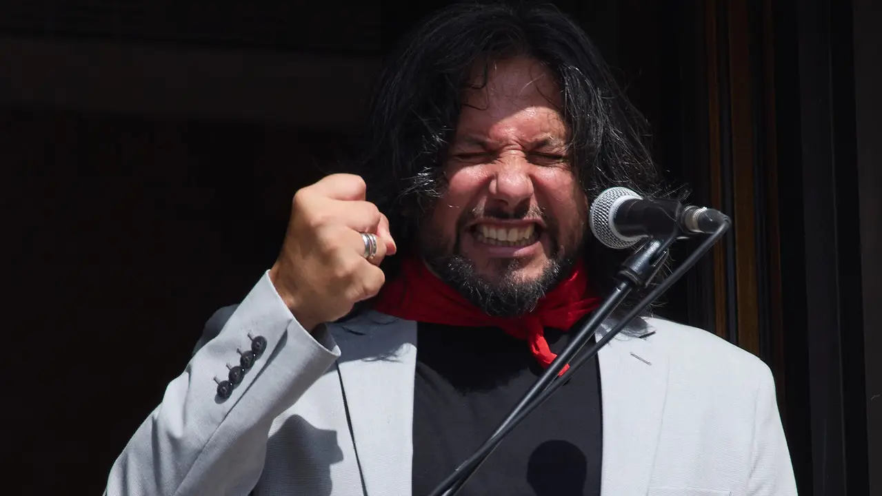 Actuación de Antonio El Turry et Marcos de Silvia en el balcón del Hotel La Perla de Pamplona dentro del ciclo Calles, Balcones et Patios de la XII edición del festival Flamenco On Fire. IÑIGO ALZUGARAY
