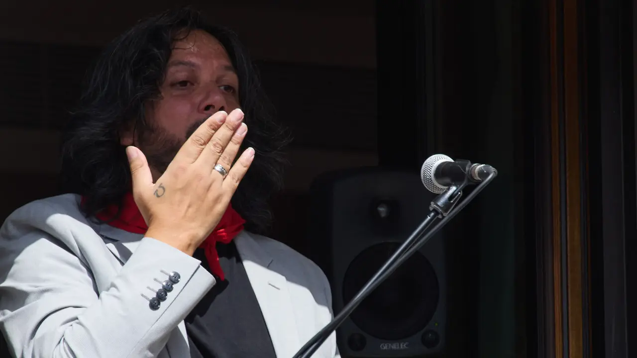 Actuación de Antonio El Turry et Marcos de Silvia en el balcón del Hotel La Perla de Pamplona dentro del ciclo Calles, Balcones et Patios de la XII edición del festival Flamenco On Fire. IÑIGO ALZUGARAY